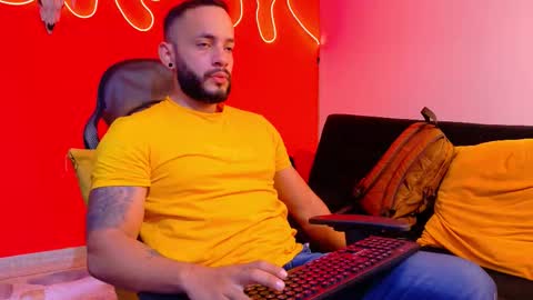 Snapshot of mike_savage3 chatting on 11.21.25 Mike online show from 11.21.25