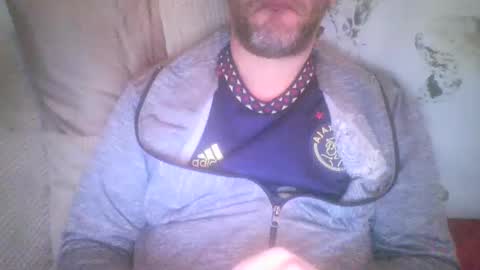 Snapshot of mikehockishuge9 chatting on 01.06.25 mikehockishuge9 online show from 01.06.25