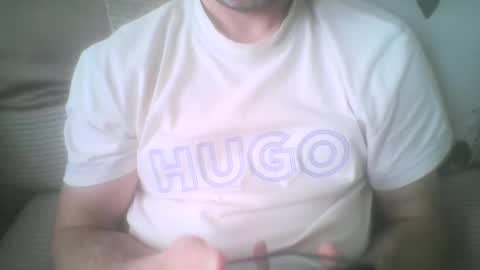 Snapshot of mikehockishuge9 chatting on 10.05.25 mikehockishuge9 online show from 10.05.25