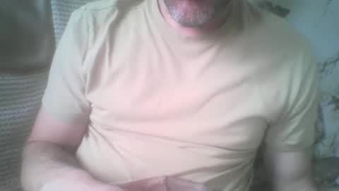 Snapshot of mikehockishuge9 chatting on 11.02.25 mikehockishuge9 online show from 11.02.25