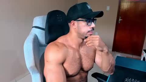 Snapshot of mikehotk chatting on 11.03.25 mikehotk online show from 11.03.25