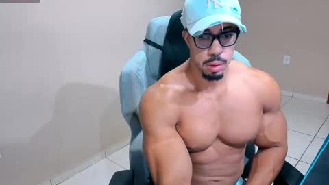 Snapshot of mikehotk chatting on 11.08.25 mikehotk online show from 11.08.25