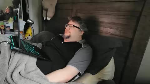 Snapshot of mikejws chatting on 11.24.25 mikejws online show from 11.24.25