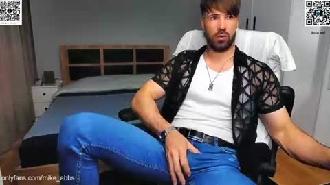 Snapshot of mikestrip chatting on 06.12.26 Mike online show from 06.12.26