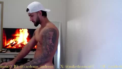 Snapshot of mikethomson01 chatting on 11.18.25 Mike online show from 11.18.25