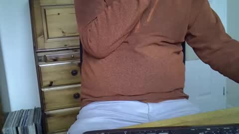 Snapshot of mikeybed chatting on 11.10.25 mikeybed online show from 11.10.25