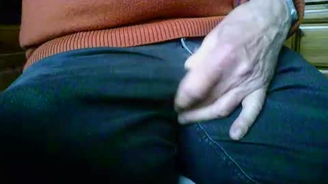 Snapshot of mikeybed chatting on 02.18.26 mikeybed online show from 02.18.26