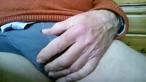 Snapshot of mikeybed chatting on 02.19.26 mikeybed online show from 02.19.26