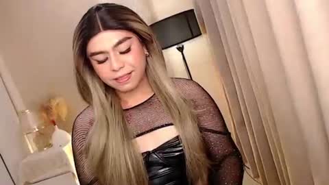 Theresa Luna online show from 10.18.25