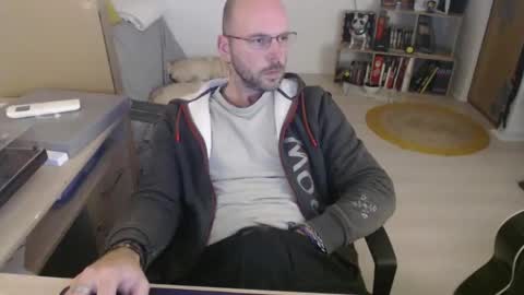 Snapshot of mikmik91 chatting on 11.18.25 mikmik91 online show from 11.18.25