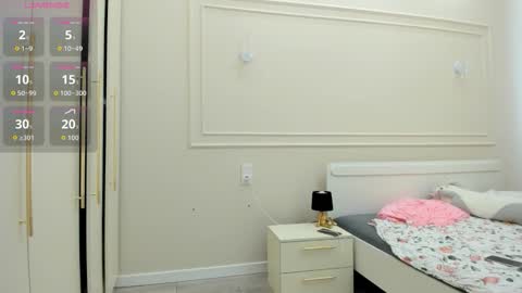 miko_moonn online show from 10.04.25