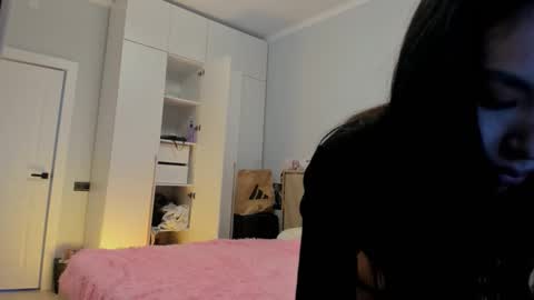 miko_moonn online show from 10.12.25