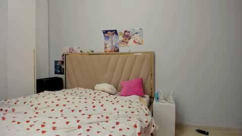 miko_moonn online show from 10.19.25