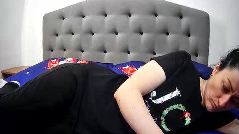 Snapshot of mikyloveu chatting on 04.01.26 Mikyloveu online show from 04.01.26