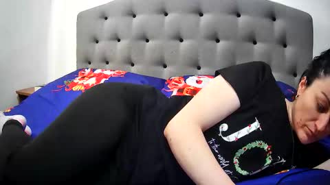Snapshot of mikyloveu chatting on 04.06.26 Mikyloveu online show from 04.06.26