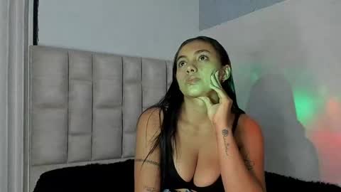 Snapshot of mila_bigboobs chatting on 04.08.26 mila online show from 04.08.26