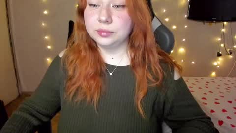 Snapshot of mila_foxxxy chatting on 03.07.25 Mila shy sensual person  online show from 03.07.25