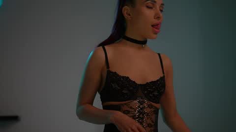 mila may  online show from 05.01.26