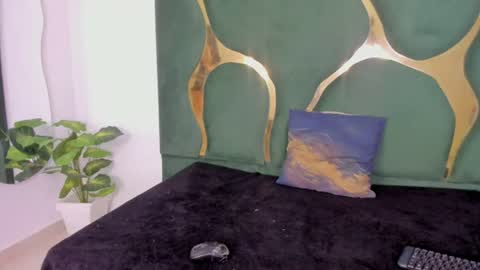 Snapshot of mila_petiteasm chatting on 06.15.26 mila_petiteasm online show from 06.15.26