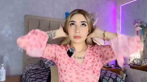 Snapshot of mila_smirnovavk chatting on 06.22.26 MILA online show from 06.22.26