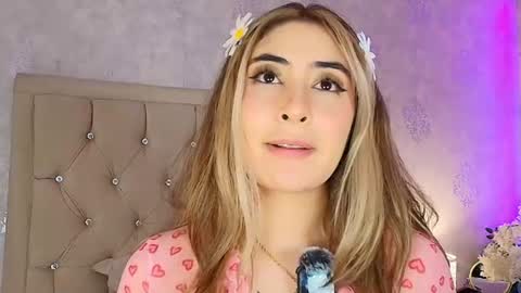 Snapshot of mila_smirnovavk chatting on 06.25.26 MILA online show from 06.25.26