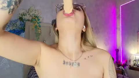 Snapshot of mila_smirnovavk chatting on 07.20.26 MILA online show from 07.20.26