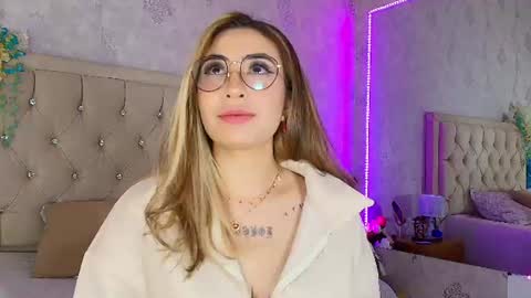 Snapshot of mila_smirnovavk chatting on 07.28.26 MILA online show from 07.28.26