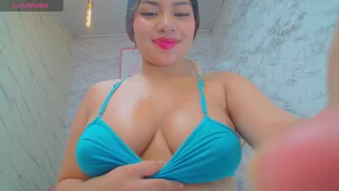 Snapshot of mila_sweet_v chatting on 01.31.25 Mila online show from 01.31.25