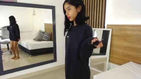 milaa_star online show from 04.29.26