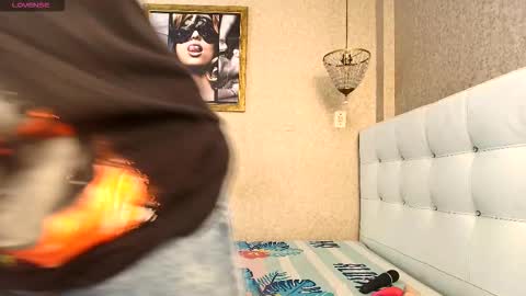 miladiosa online show from 12.17.25