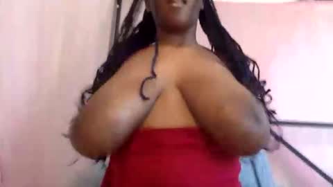 Snapshot of miladreama chatting on 12.22.25 Miladreama online show from 12.22.25