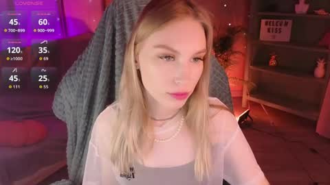 Snapshot of miladuales chatting on 05.28.26 Mila online show from 05.28.26