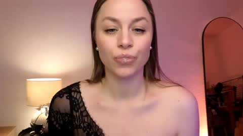 Snapshot of milafleur chatting on 01.12.25 Mila Fleur online show from 01.12.25