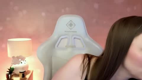Mila Fleur online show from 05.03.26