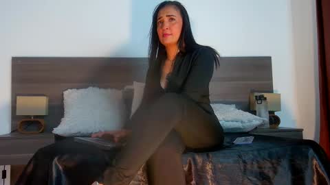 Snapshot of milahot23 chatting on 12.04.25 mila online show from 12.04.25