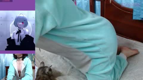 Snapshot of milalunala chatting on 02.28.25 Mila-Lunala online show from 02.28.25