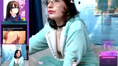 Snapshot of milalunala chatting on 03.11.25 Mila-Lunala online show from 03.11.25