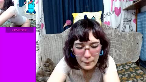 Snapshot of milalunala chatting on 09.18.25 Mila-Lunala online show from 09.18.25