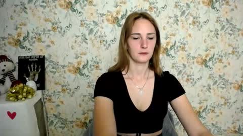 Snapshot of milana_cutie_ chatting on 09.26.25 Milana online show from 09.26.25