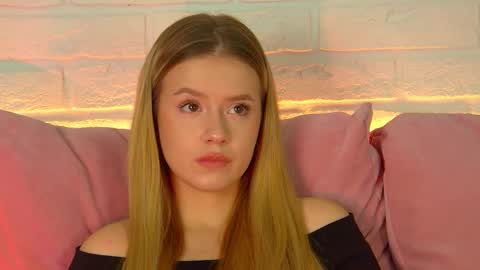 Snapshot of milanabalmain chatting on 10.22.25 MilanaBalmain online show from 10.22.25