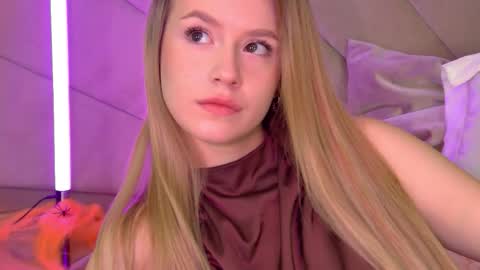 Snapshot of milanabalmain chatting on 10.25.25 MilanaBalmain online show from 10.25.25