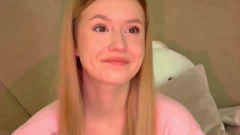 Snapshot of milanabalmain chatting on 10.31.25 MilanaBalmain online show from 10.31.25