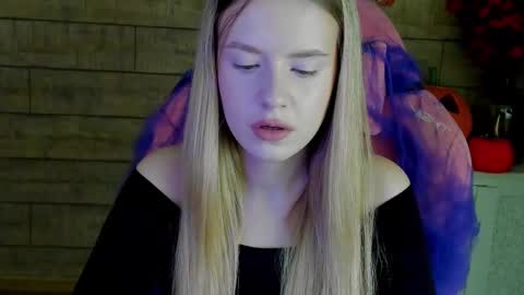 Snapshot of milanabalmain chatting on 11.03.25 MilanaBalmain online show from 11.03.25