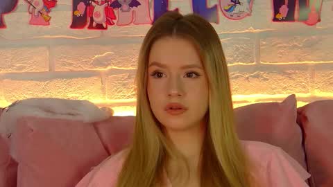 Snapshot of milanabalmain chatting on 11.04.25 MilanaBalmain online show from 11.04.25