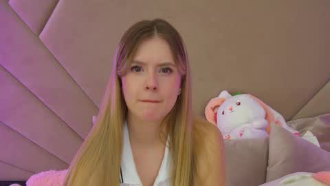 Snapshot of milanabalmain chatting on 11.12.25 MilanaBalmain online show from 11.12.25