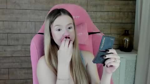 Snapshot of milanabalmain chatting on 11.16.25 MilanaBalmain online show from 11.16.25