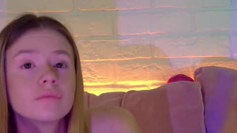 Snapshot of milanabalmain chatting on 11.17.25 MilanaBalmain online show from 11.17.25