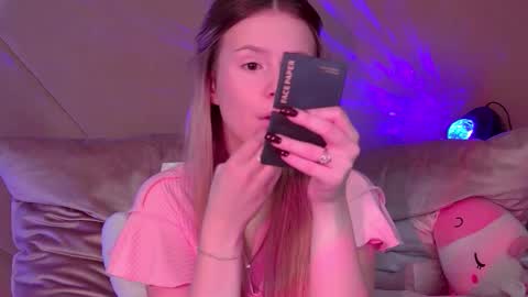 Snapshot of milanabalmain chatting on 11.24.25 MilanaBalmain online show from 11.24.25