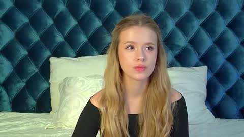 Snapshot of milanabalmain chatting on 12.03.25 MilanaBalmain online show from 12.03.25