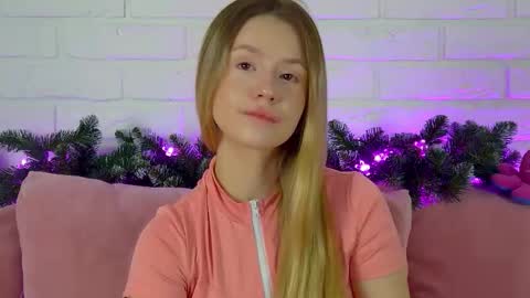 Snapshot of milanabalmain chatting on 12.22.25 MilanaBalmain online show from 12.22.25